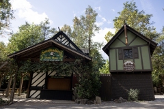 October 2, 2025: Senator Malone attends Pennsylvania Renaissance Faire and presents a citation celebrating their 45th anniversary!